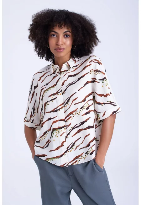 Риза със средни ръкави