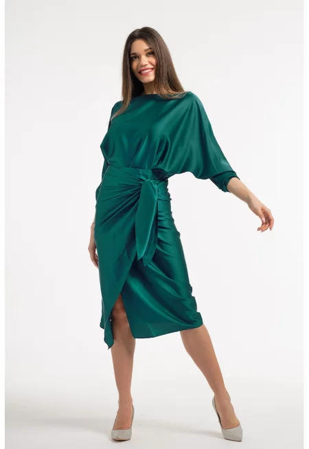 Застъпена рокля с шлиц отпред