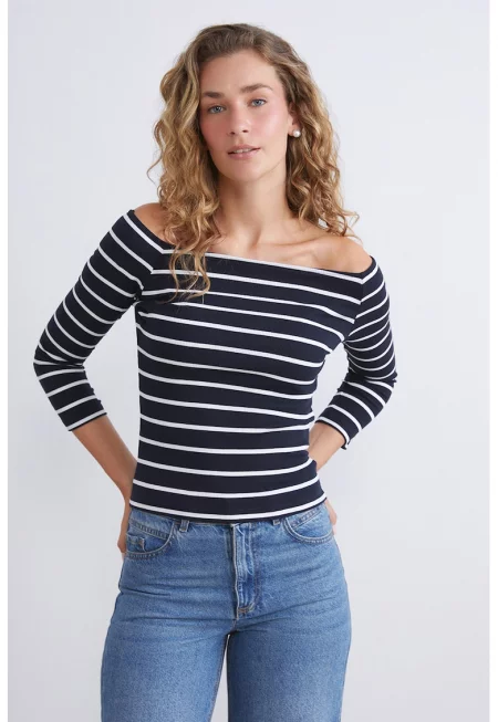 Блуза по тялото с голо рамо