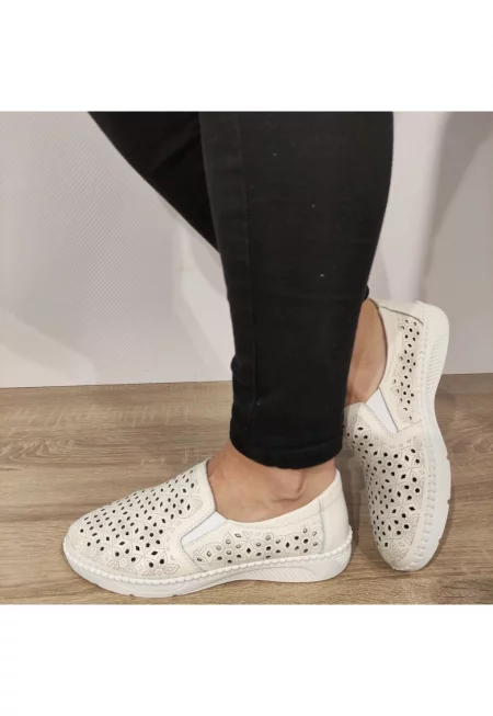 Ежедневни перфорирани дамски обувки  Крем