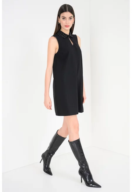 Къса рокля без ръкави с декоративни камъни на яката - Черен