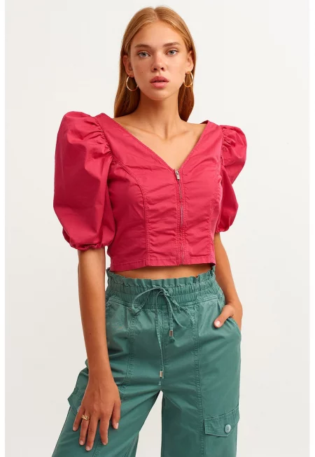 Къса шпиц блуза