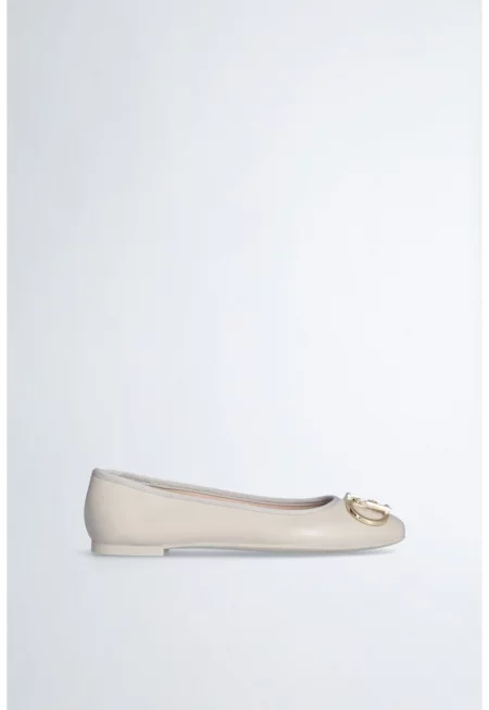 Кожени пантофки с метално лого - Бял