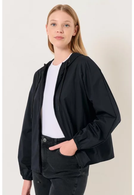 Олекотено яке с качулка