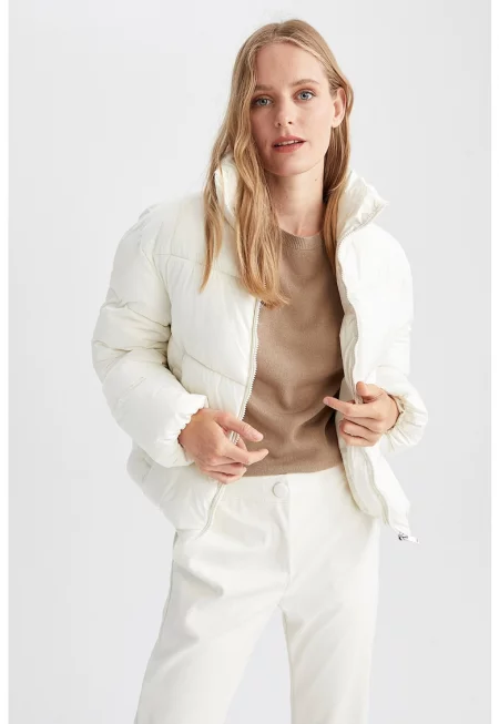 Пухено зимно яке с капитониран дизайн