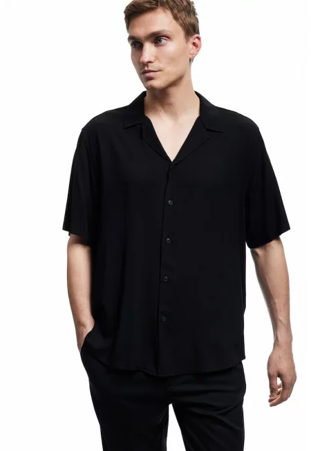 Риза с яка и ревери