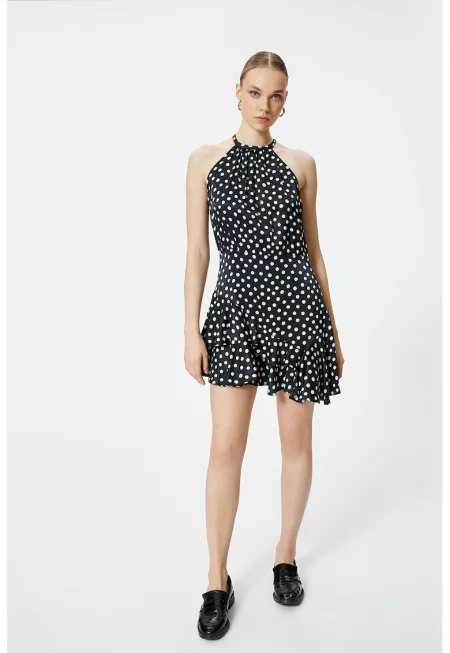 Рокля на точки с връзка през врата