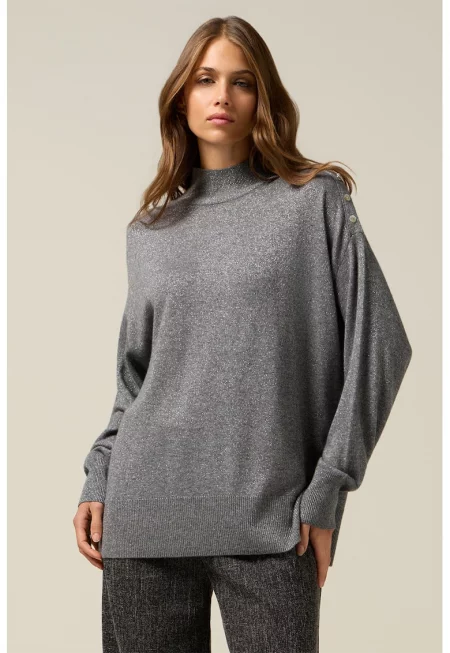 Свободен пуловер с вълна и паднали ръкави