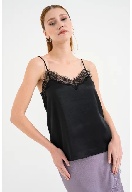 Свободен топ с дантела - Черен