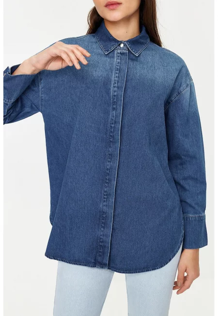 Уголемена риза от деним