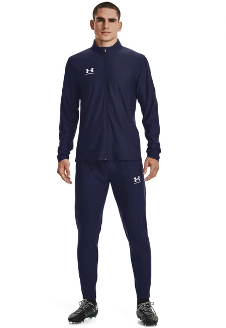 Втален футболен екип с лого Chanllenger