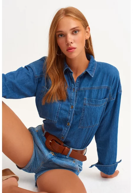 Дънкова риза с копчета на маншетите