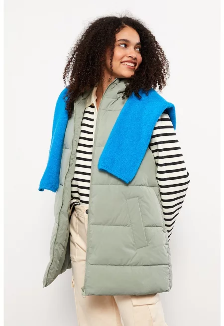 Капитонирано подплатено яке с качулка