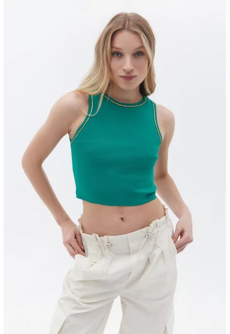 Къс топ с бляскави детайли