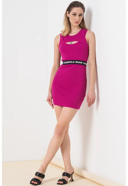 Къса рокля с отвор отпред