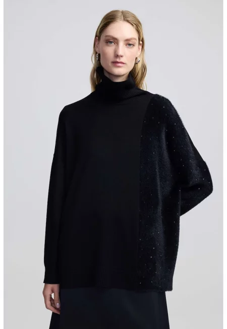 Пуловер с мъхести елементи - Черен