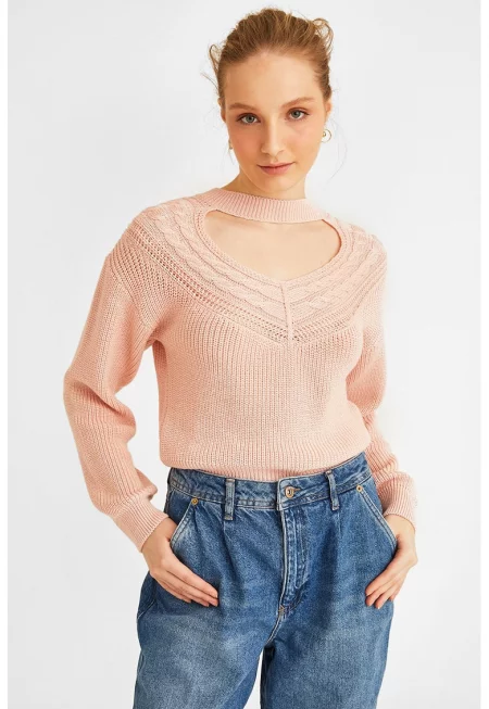 Пуловер с памук с отвор