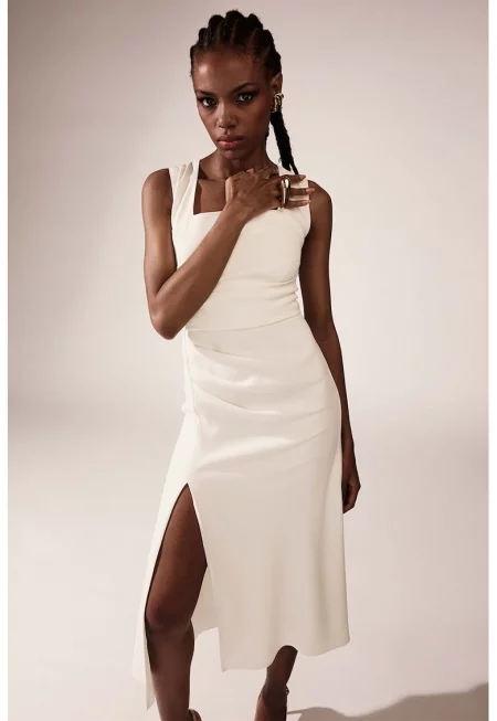 Разкроена рокля с квадратно деколте - Мръснобял