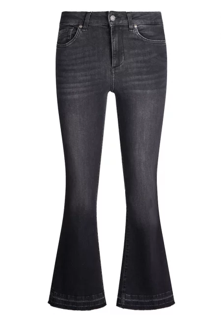 Разкроени дънки капри