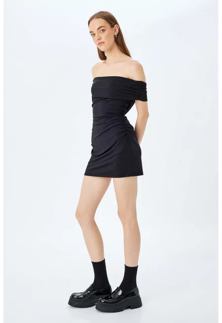 Слим рокля с голо рамо