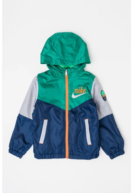 Яке с качулка и лого