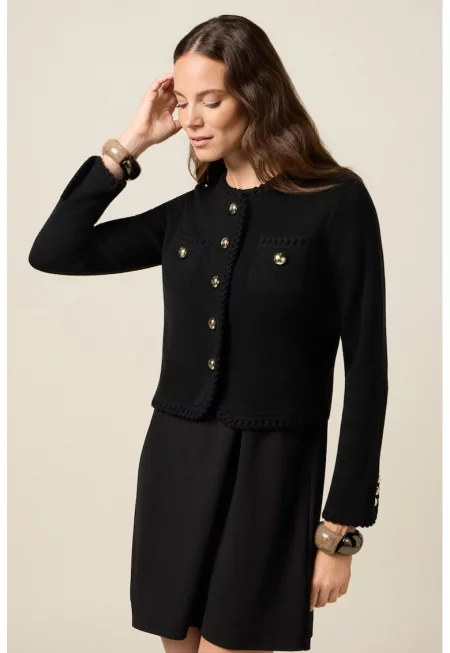 Жилетка с вълна с контрастни копчета