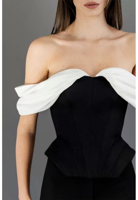 Bendetto Atelier - Топ с голо рамо и дизайн на корсет - Бял