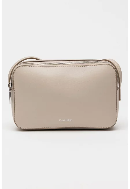 Чанта през рамо от еко кожа с регулируема презрамка - Светло бежово