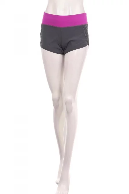 Дрехи Спортни къси панталони UNDER ARMOUR
