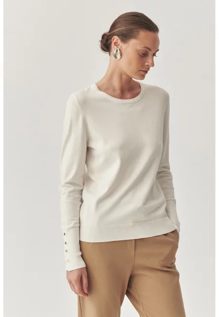 Фино плетен пуловер с овално деколте - Мръснобял