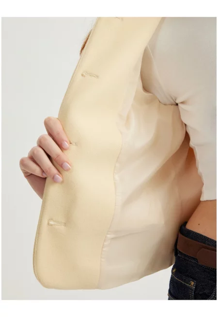 Късо сако с копчета