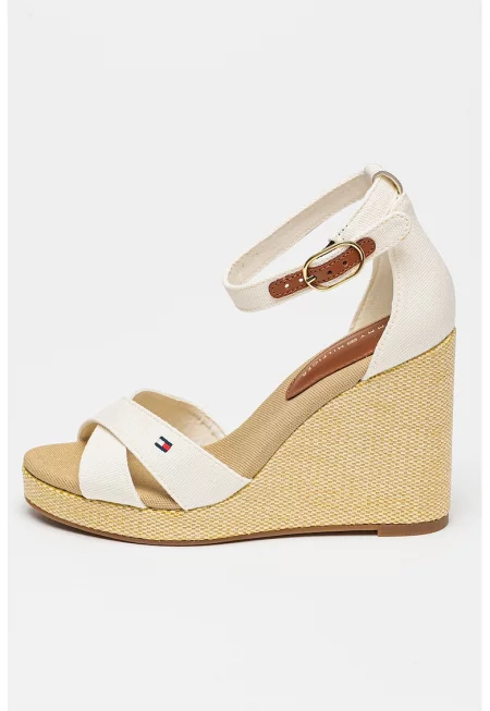 Скосени сандали с бродирано лого - Бял