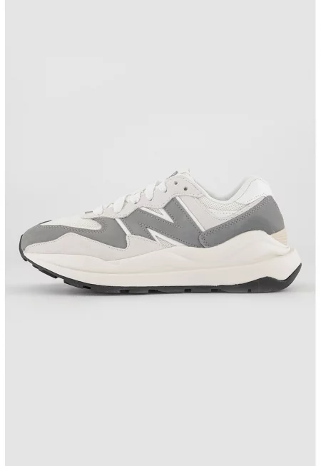 Скосени спортни обувки 5740 с кожа