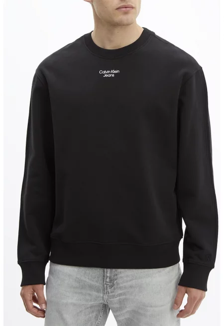 Спортна блуза с деколте в основата на врата