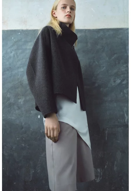 Яке с вълна с висока яка