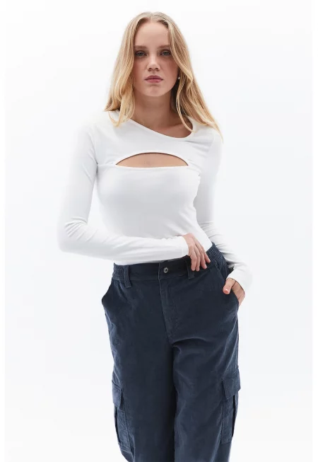 Блуза с отвори