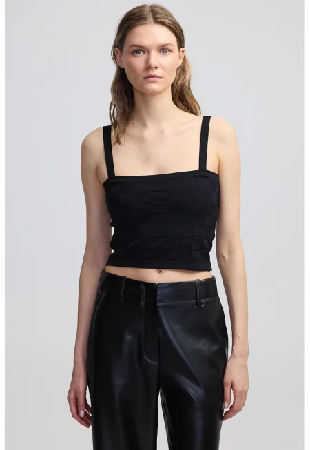 Къс топ с квадратно деколте