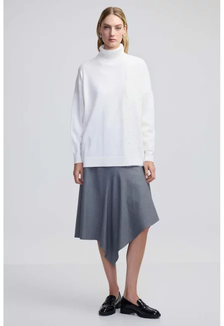 Пуловер с мъхести елементи - Бял