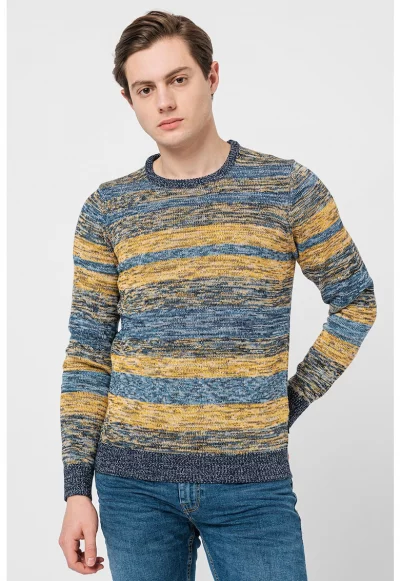 Пуловер с памук и овално деколте