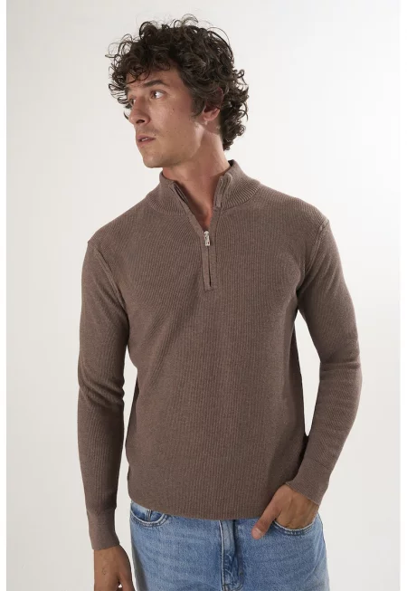 Слим пуловер с къс цип