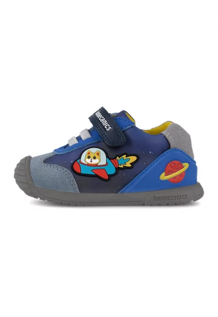 Спортни обувки с космически принт