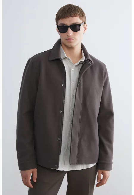 Свободно яке с класическа яка