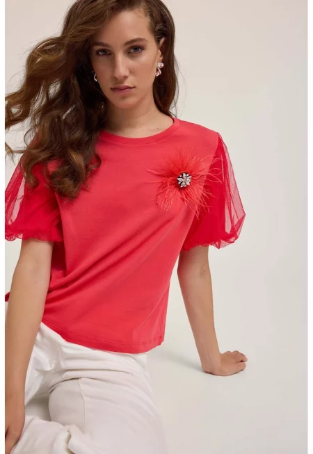 Тениска с апликирани пера