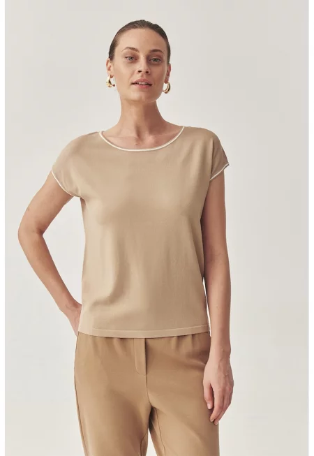 Тениска с овално деколте - Бежов