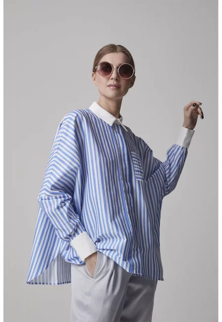 Уголемена риза Bella с дълги ръкави - Бял/Син