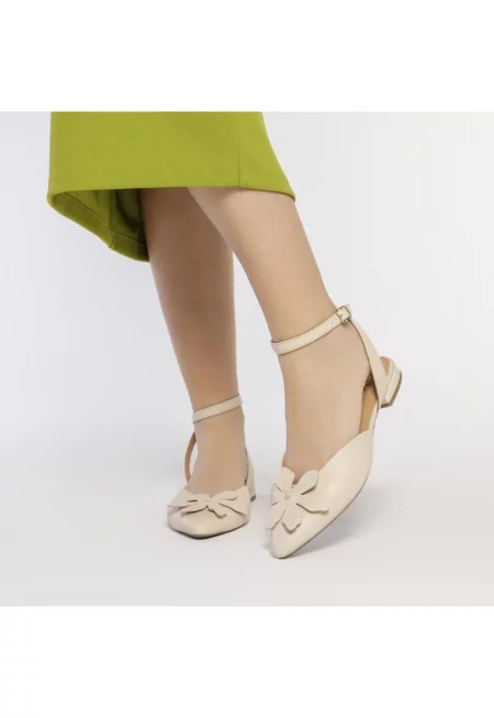 Велурени пантофки HOWEY 27853 с флорална апликация - Мръснобял