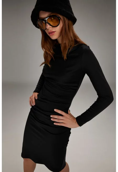 Вталена рокля с набирания - Черен