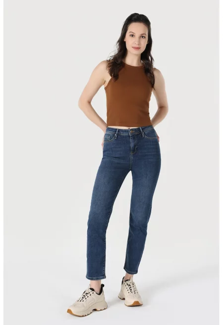 Вталени дънки със захабен ефект - Син