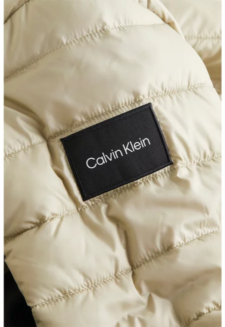 Зимно непромокаемо яке с капитониран дизайн