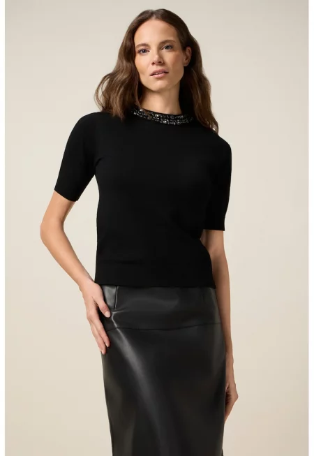 Фино плетен пуловер с мъниста